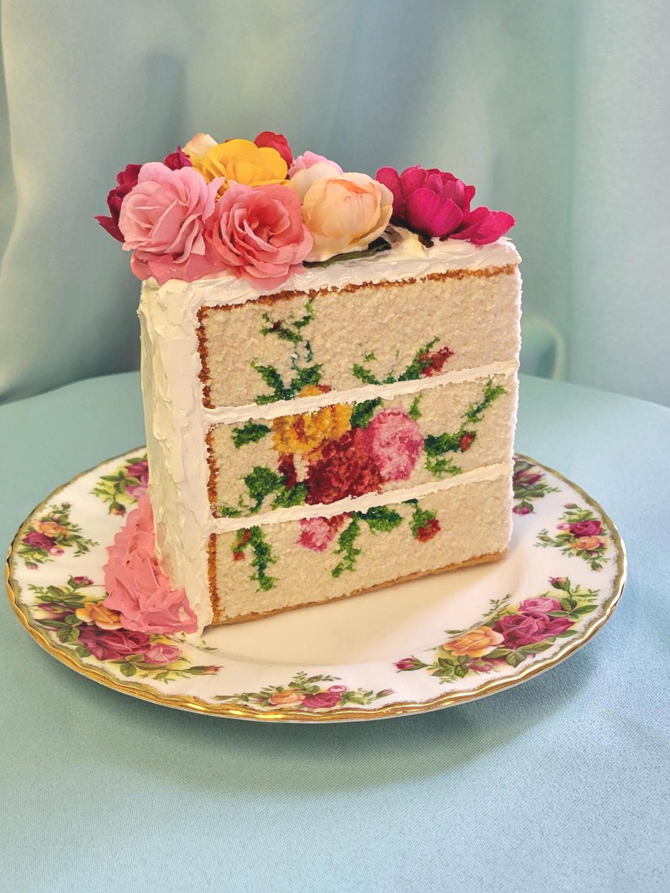 Roses embroidered cake sculpture